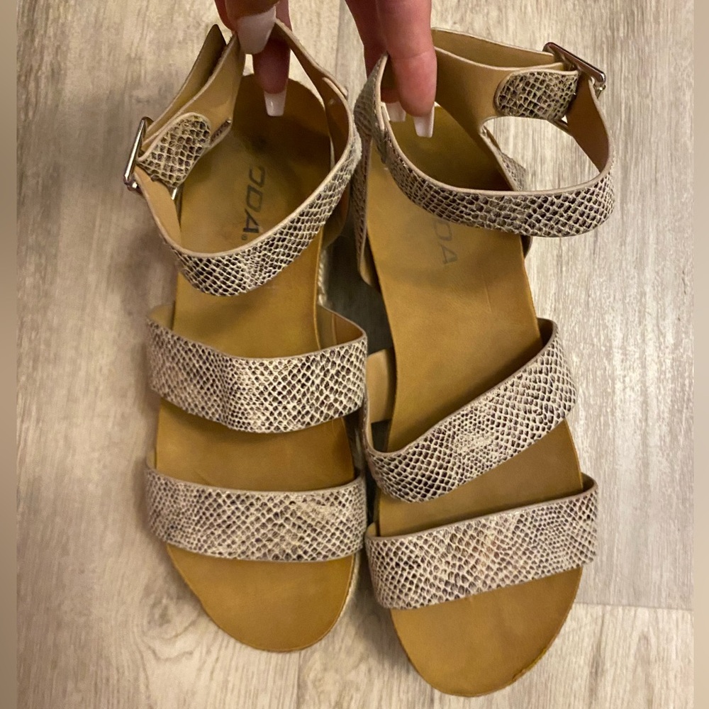 SODA Womens Platform Espadrilles Wedges Sandals Snakeskin Cream Beige Black Sz 8 - Picture 9 of 12